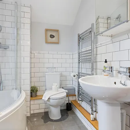 No 1 - Laurel - Pass The Keys York