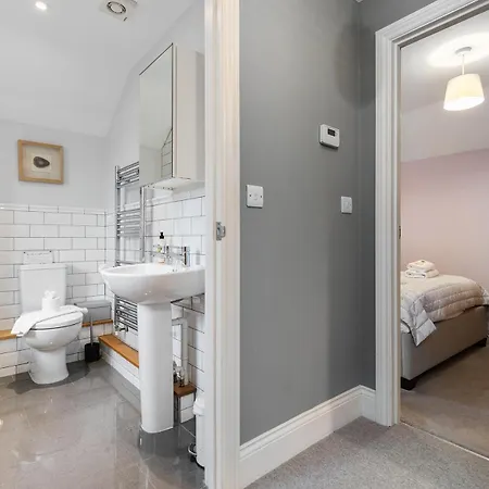 No 1 - Laurel - Pass The Keys * York